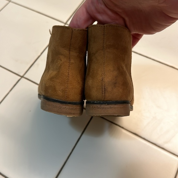 Cat & Jack size 9 suede-like tan booties - Picture 4 of 4